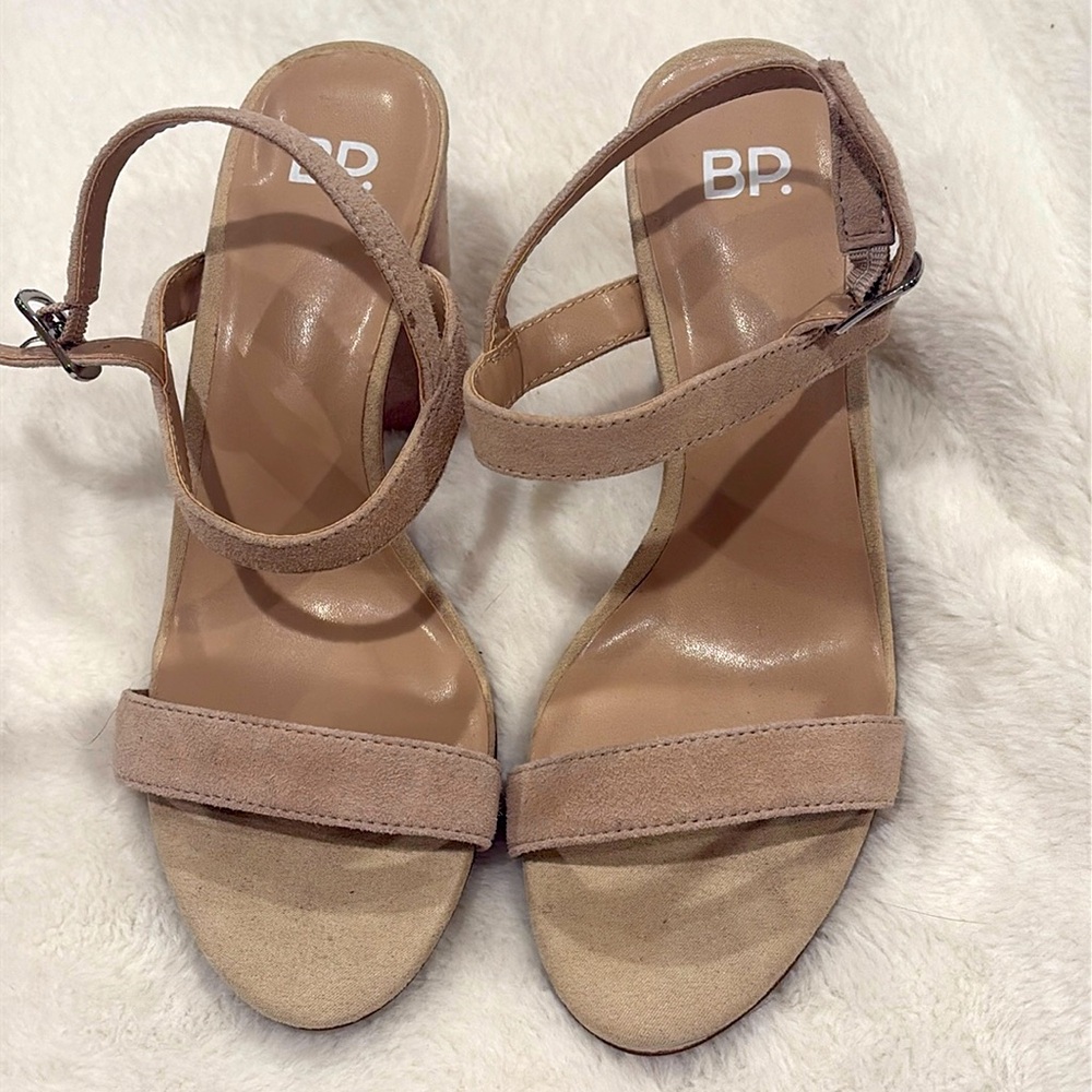 Woman’s Sandal with heel